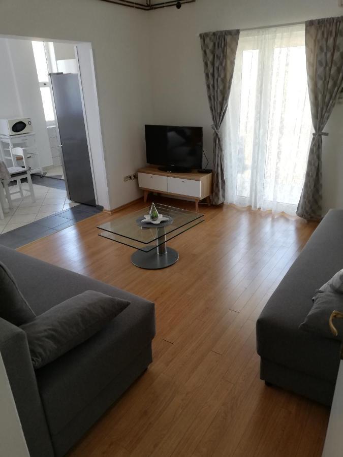 Apartment Apartman G&l Grebastica